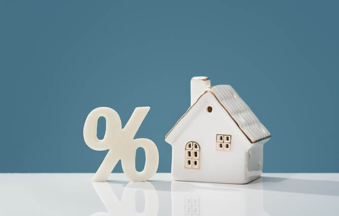 https://www.investorkit.com.au/wp-content/uploads/2024/12/house-mortgage-rate-winter-price-deal.jpg